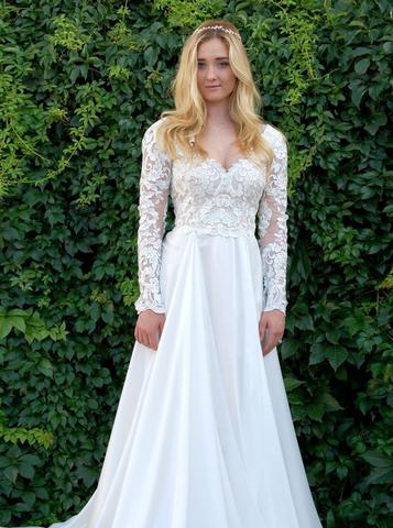 Charming A-line Wedding Dress Lace Applique V Neck Long Sleeve Bridal Gown Straps Vestidos De Novia