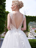 Designer White A-line Scoop Neck Tulle Court Train Appliques Lace Backless Wedding Dresses PFW0244