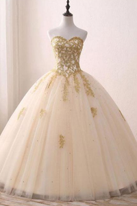 Sweetheart Tulle Long Ball Gown Prom Dresses With Appliques